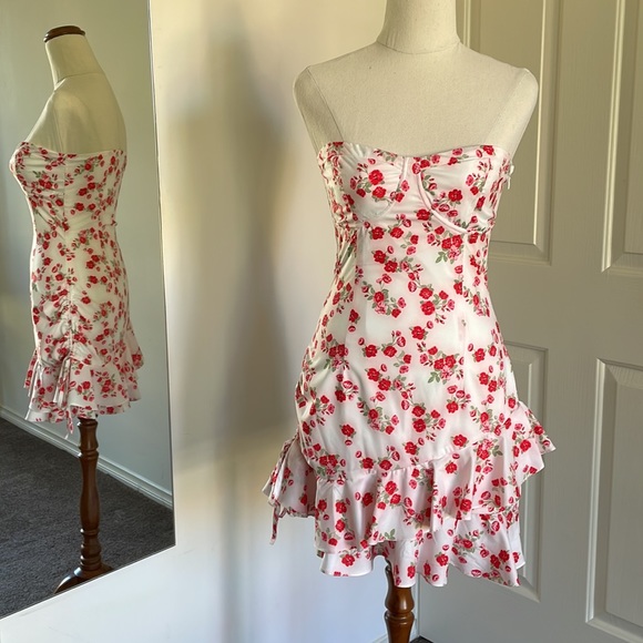 BNWT✨TIGER MIST. floral strapless mini dress - Picture 2 of 16